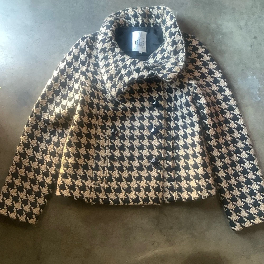 Tibi - Picture 1 of 2